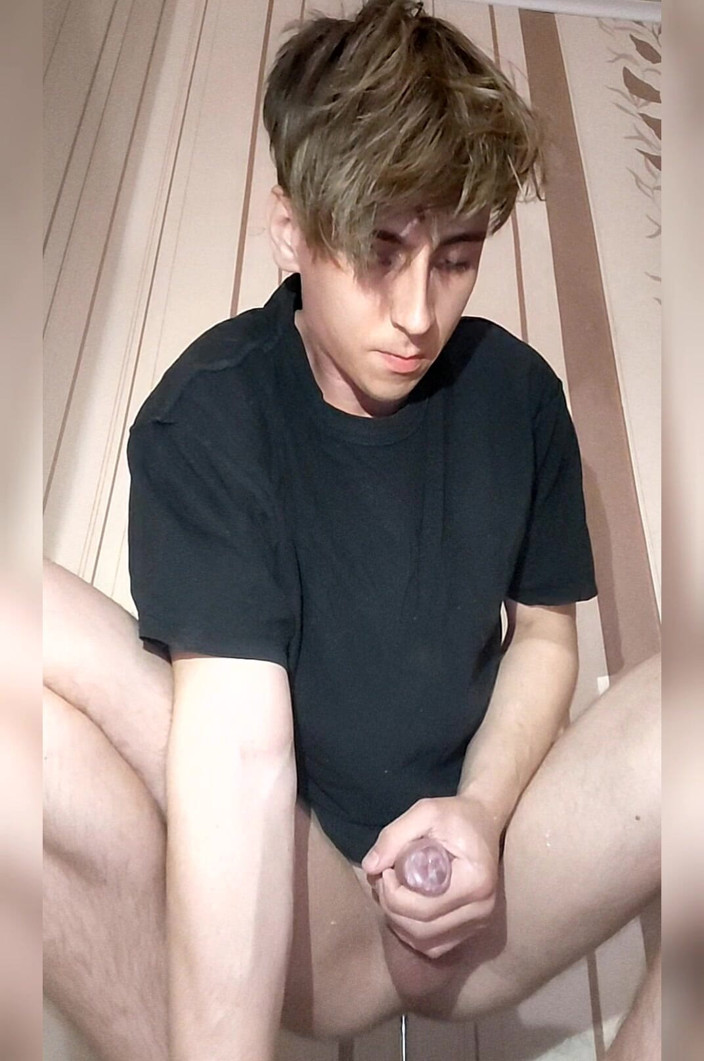 Juliaporno3: Atraktivní Twink intenzivní anální skákání v análním orgasmu a sperma...