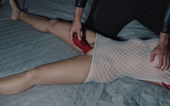 Jay_kate: Lui lega le mie mani ed i piedi e usa...