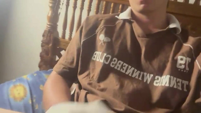 Icyhot707: Ein Pornovideo hat mich so heiß gemacht, dass ich zu...