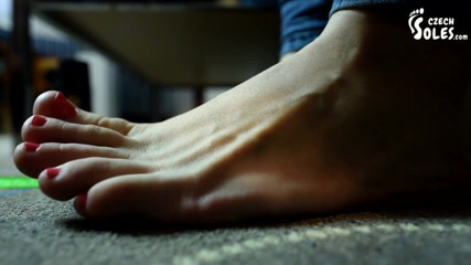 Czech Soles - foot fetish content: Ukuran kaki dengan awek kaki Czech Ivet