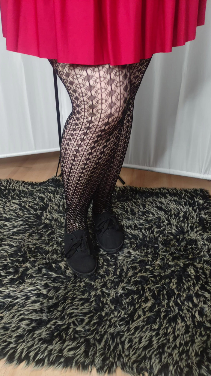 Lena Rose: [4k] Collants à motifs et mini-jupe rouge, essai