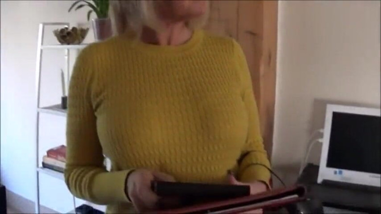 Red Heaven Media: Ze kan het niet laten om porno te kijken!