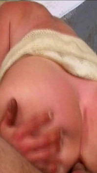 Dojrzała Mama Ssie Kutasa I Szeroko Rozkłada Nogi