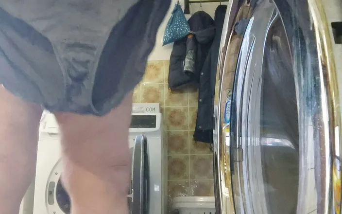 Karlchengeil: Me Doing Housework