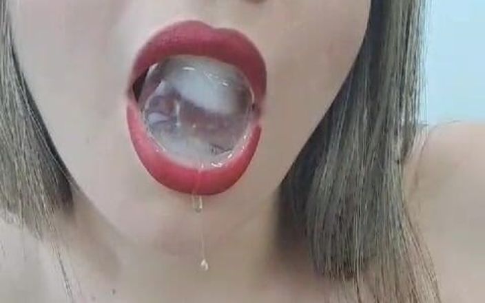 Bella Madison: Mucha saliva sale de mi boca