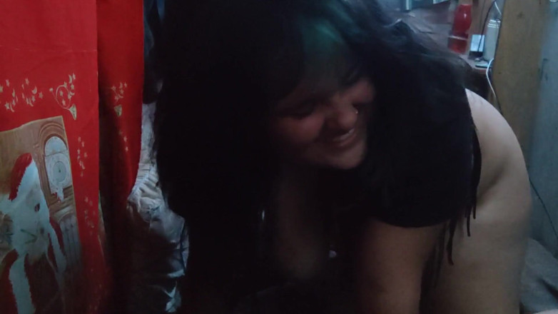 ALISONGONZALEZ26: Tôi đã mát-xa khiêu dâm cho chị kế của tôi sau...