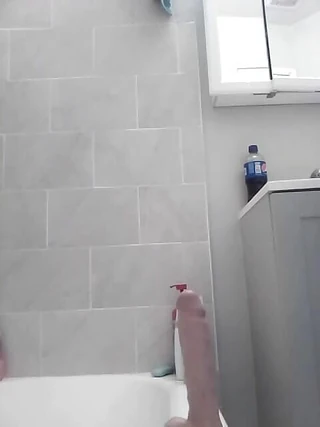 Plaisir anal en solo