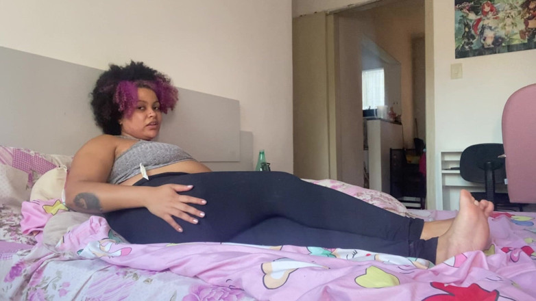 Cutiepiie Chubby: Mama vitregă se pârțuie ca să-l trezească pe fiul vitreg...