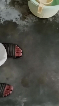 화장실에서 자위하는 핫한 소년