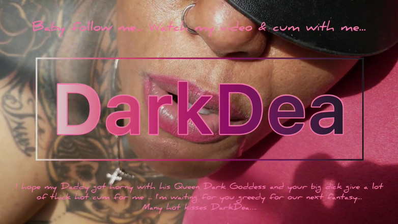 Dark Dea: Regina latino perversă Dark Dea s-a futut excitată în grădină (versiune completă)