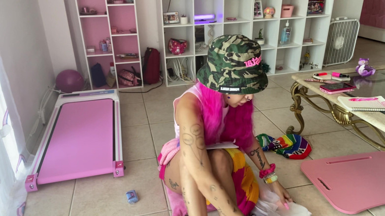 Nali Marie: Nervös über eine neue sexmaschine reden