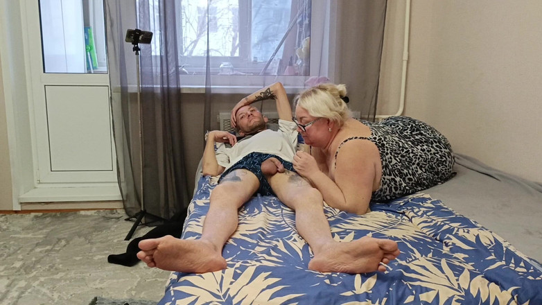 Zona901: मुख-मैथुन पड़ोसी के मुंह से वीर्य निकालना