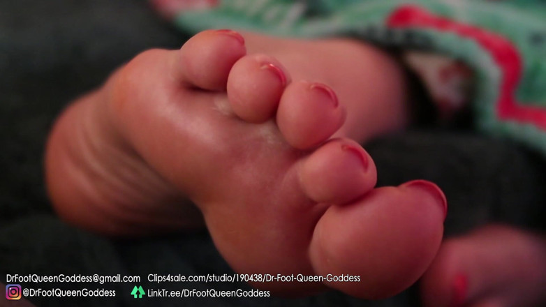Dr. Foot Queen Goddess: Relaxing couch soles part 1