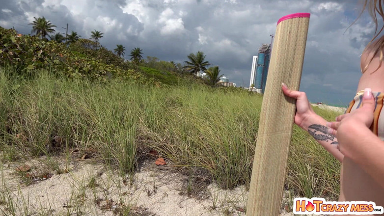 Hot Crazy Mess: Beach Pickup - S3e4