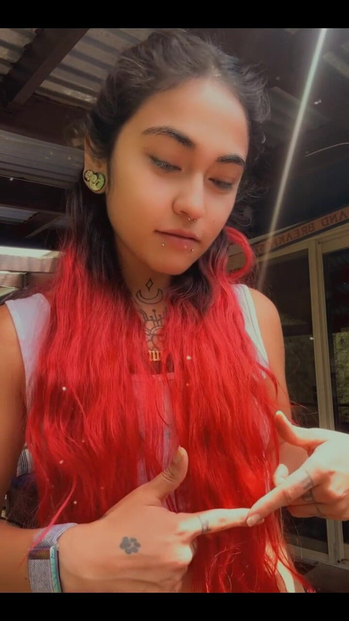 lilRavenFox: Con điếm quỳ gối?