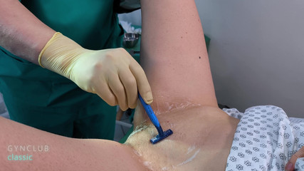 Medical fetish studio gynclub: Jinekoz masasında tıraş