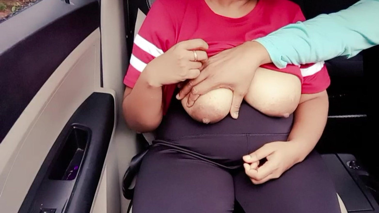 Your Arya: 공공 장소에서 빠는 인도 바비 거유 - 야외