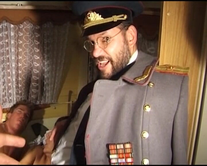 Enjoy German porn: Edepsiz Alman kaltak fragmanda iki yarağı birden alıyor