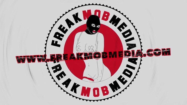 Freak Mob Media: Staplad 18 -årig Simone Richards