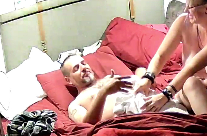 KittieNoOne: 그는 내 자지를 빠는 걸 좋아해