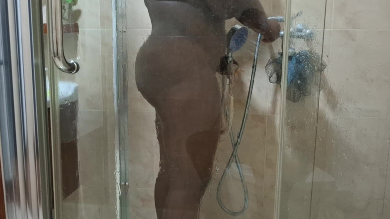 BMCs: Bekas teman wanita saya menunggu saya mandi untuk meniduri saya...