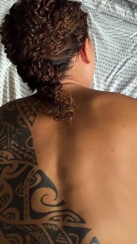继母用令人瞠目结舌的口交和他永远不会忘记的阴户抽插让她分心的继子平静下来