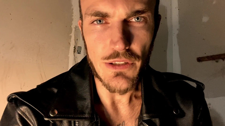 Christian Wilde: Christian Wilde kouří a drží tě ve své garáži