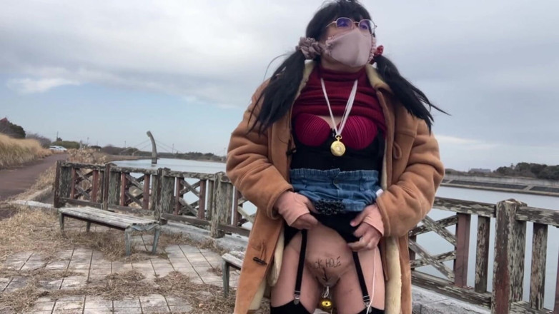 megu2002: Selbsttraining Nr. 81 Riverside Walk mit bloßgestellter muschi und Arschloch - Teil 2