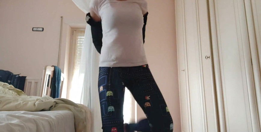 savannahamatoriale: Quarantine2010 for Covid19: Home Fitness Sexy Sweatin Exercises
