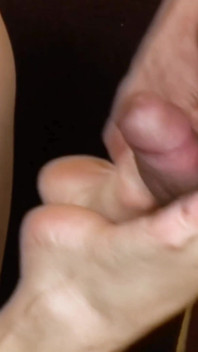 Eleganz und Fußfetisch ficken eine sexy brünette MILF mit spermafüßen