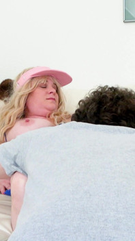 I Caught Stepmom Masturbating and Helped Her Cum