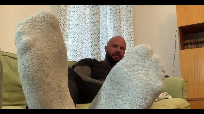 Jasons feet: Tu padrastro te engaña para que huele sus calcetines y...