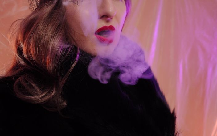 Arya Grander: Lederhandschuhe und dampfen rauchen - Arya Grander