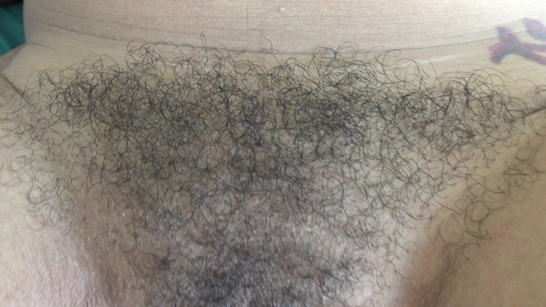 Stepmom Susan: 55-letnia macocha pokazuje owłosioną cipkę swojemu napalonemu pasierba