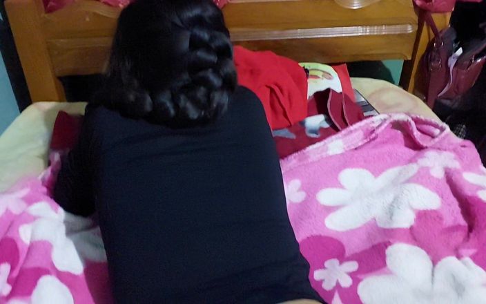 Josyandhot: 看到我继女的屁股，我希望她，她有多美味！