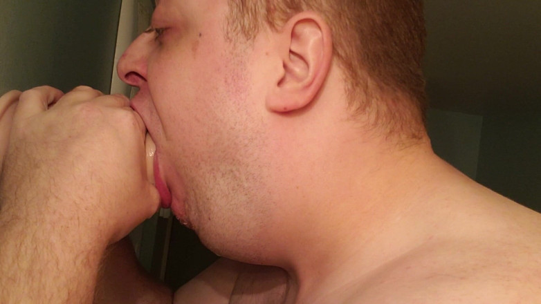Charlieboy69: 深喉 11 英寸假阳具 第 6 部分 3