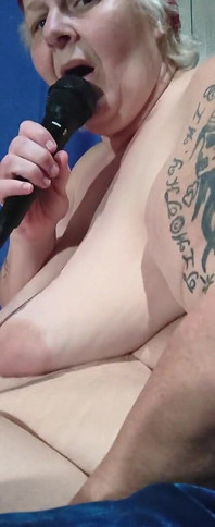Ich werde auf dem schwanz deiner mutter beim ficken nach unten gleiten