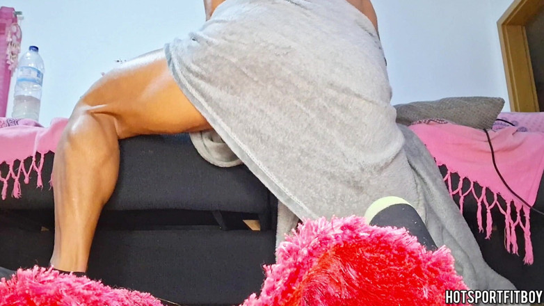 Hotsportfitboy: Mãos livres em fleshlight- foda no sofá - grande pau duro...