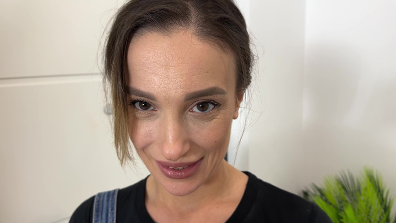 Mary Frost: Sexdater'dan pizzacı kız karısı işteyken koridorda sikiliyor.