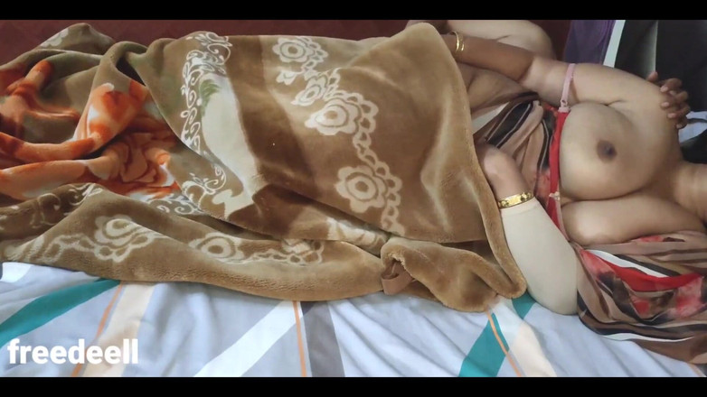 Freedeell: 印度继母和继子的真实性爱