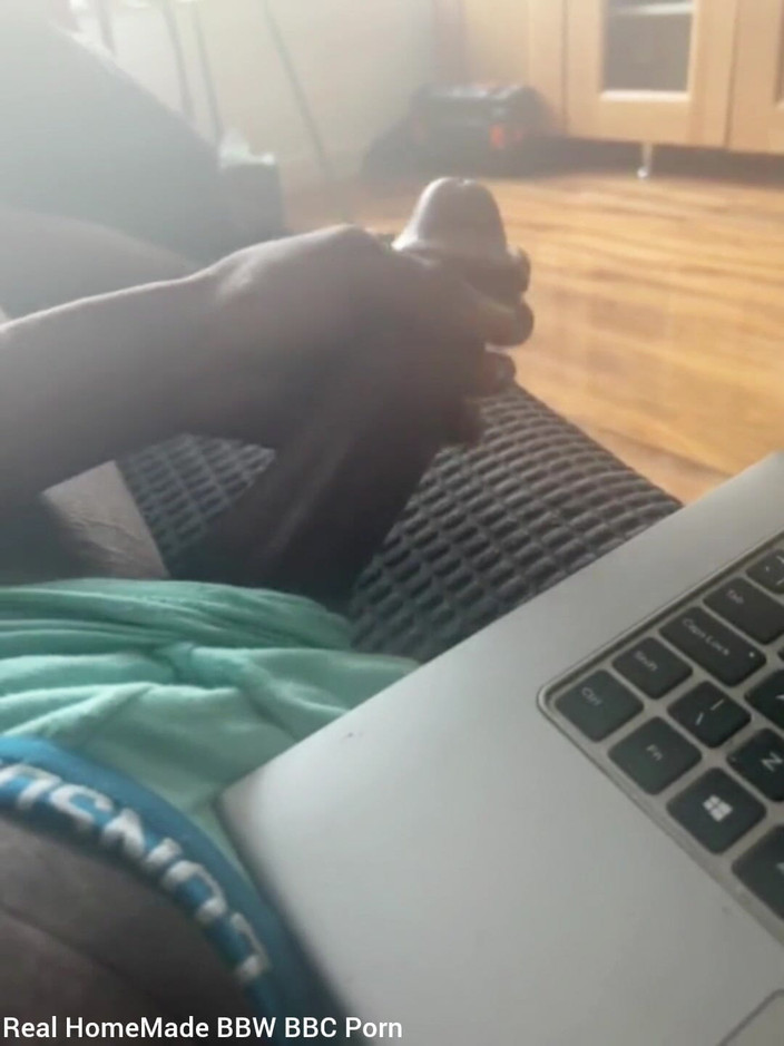 Big black cock BBCee: 내 큰 흑인 자지를 쓰다듬어 포르노를 보고