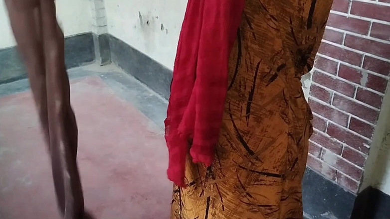 Deshi women: 18letou služku našla sama doma její zaměstnavatel, který ji sexuálně...