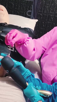 2 enfermera sádicas atormentando esclavo con sonoro