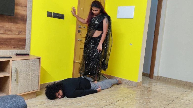 Vaigavarun Feet romance: Madam Punishing Servant Full Weight Body Trample