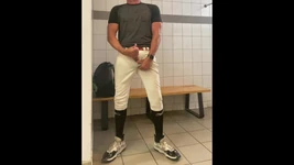 Baseboll geared up Jockdad87 skjuter sin alfa belastning i omklädningsrummet