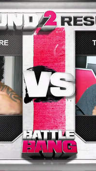 Küçük memeli sarışın genç kızın yüzüne boşalıyor