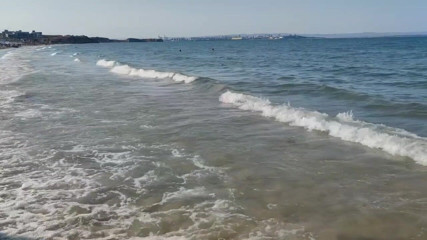 Putarankahotmilf: Topless at the beach walking and naked pee