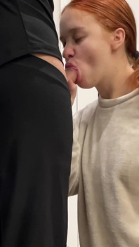 Üvey kız kardeşimin en iyi arkadaşı 18 yaşına girdi ve sikilmek istedi bakış açısı