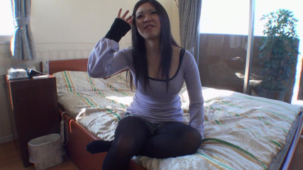 Asian Addiction: Yuuki Motomiya zu hause mit ihrem mann spielt mit dem...