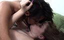 Lesbian love movies: Lesbische liefde - brunette sensualiteit